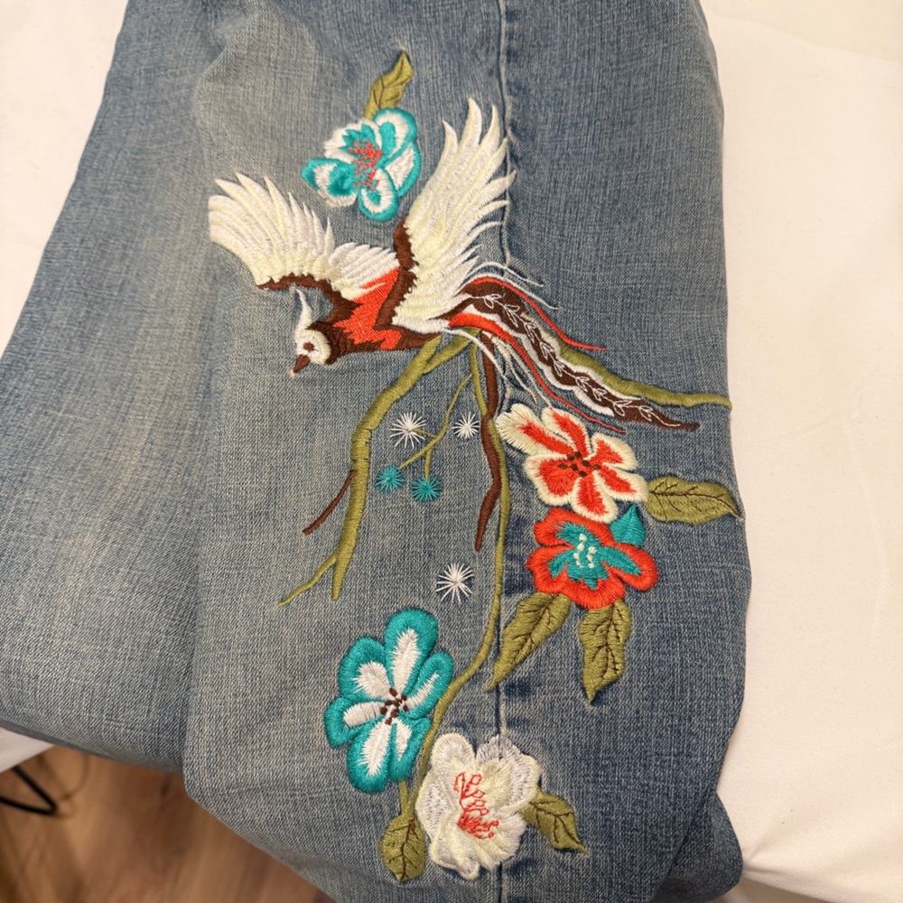 Missy 2 distressed Straight Leg Jeans with Bird Embroidery